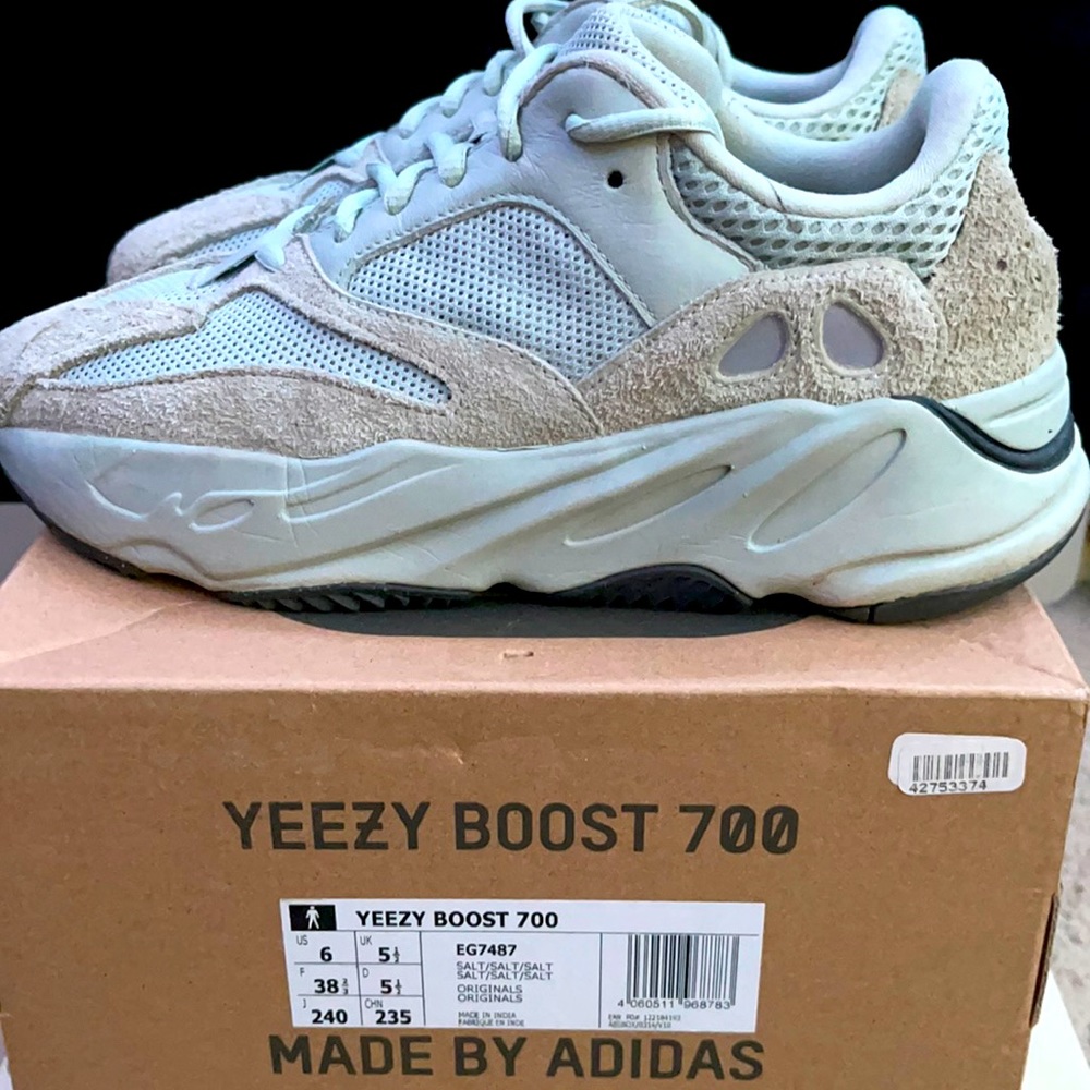 YEEZY BOOST 700 SALT 💯 Authentic